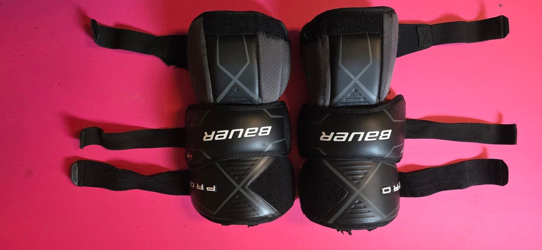 Used Intermediate Bauer Pro Goalie Knee Guards