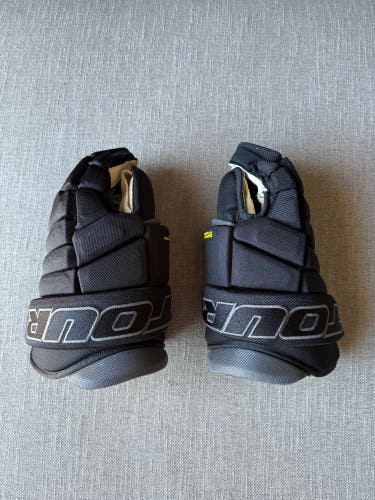 Tour Volt 4 Pro Gloves (Used once, like new)