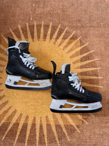 Black 2024 Bauer Supreme Shadow Hockey Skates Regular Width 8 (Used)