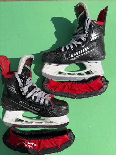 Bauer S23 Vapor Velocity Intermediate Hockey Skates | Size 4.5