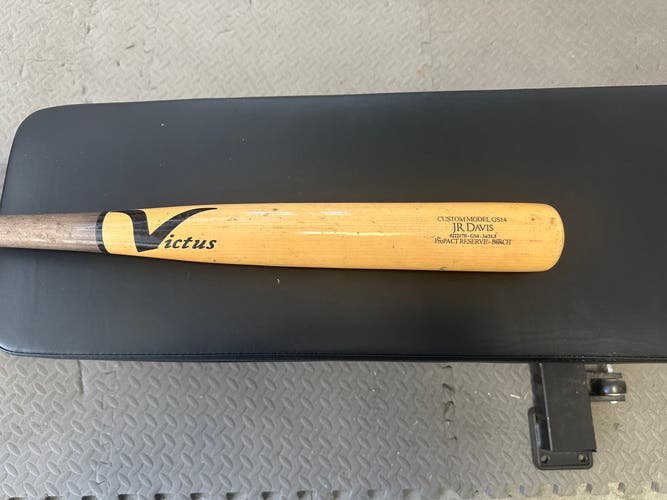 Victus MH17 Birch Bat (-3) 31.5 oz 34" (Used)