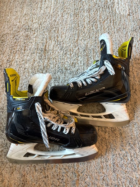 Intermediate Bauer Supreme M4 Hockey Skates Size 5 (Used)