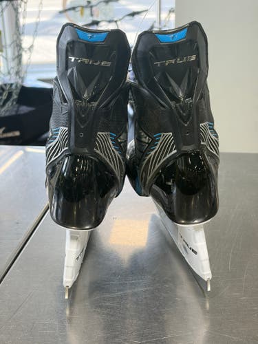 True TF7 Hockey Skates Size 3.5 (Used)