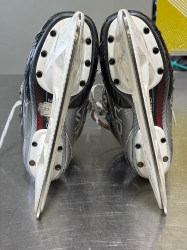 Bauer Vapor X3.7 Hockey Skates Size 4 (Used)