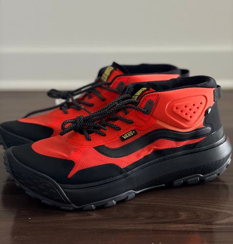 VANS MTE Crosspath Mid Hiking Shoes Orange Trail men’s size 10 *BRAND NEW*