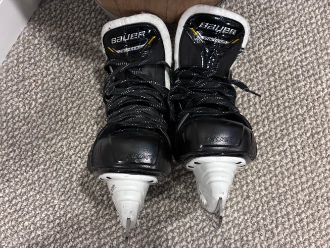 Black 2022 Bauer Supreme M5 Pro Hockey Skates Regular Width 10 (Used)