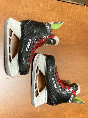 Intermediate Bauer XLS Hockey Skates Regular Width Size 5 (Used)
