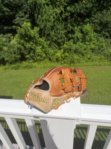 Wilson A2000 RH Infield Baseball Glove 11.5" (Used)