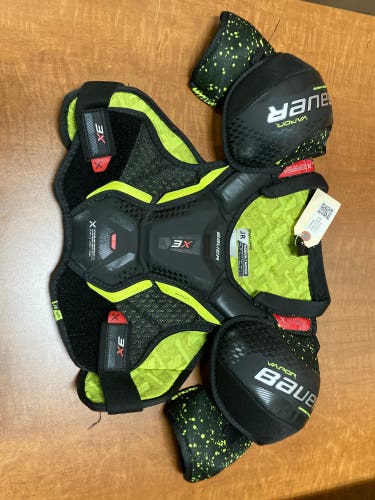 Medium Junior Bauer Vapor 3X Shoulder Pads (Used)