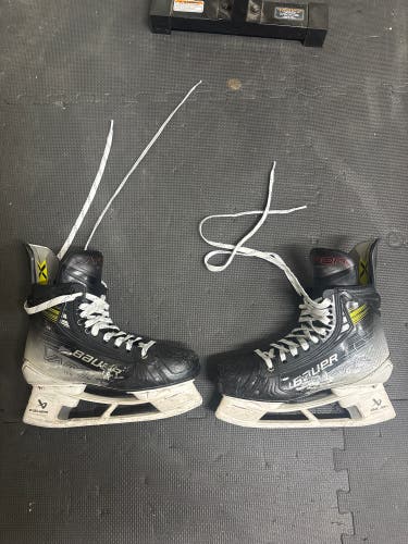 2023 Bauer Vapor Hyperlite 2 Hockey Skates Pro Stock 7.5 (Used)