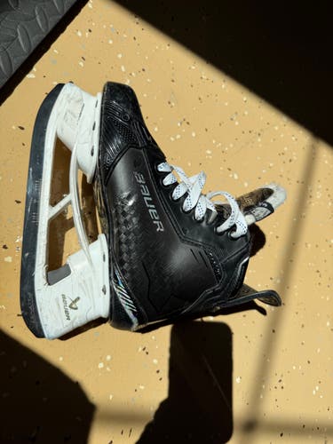 Bauer Supreme Shadow Hockey Skates Size 4.5 (Used)