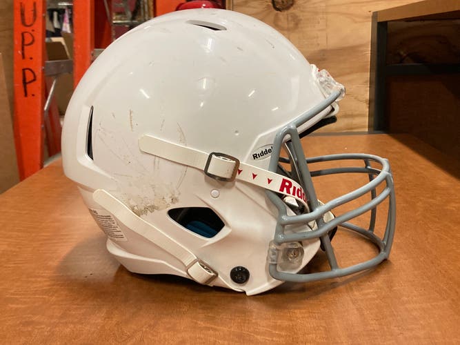 Youth Medium Riddell Victor-i Helmet (Used) SM/MD