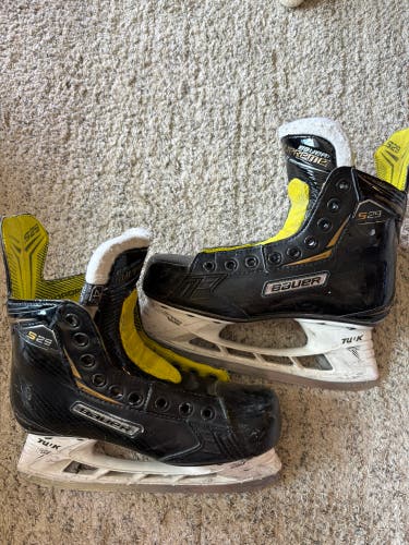 Intermediate Bauer Supreme S29 Hockey Skates Regular Width Size 4.5 (Used)