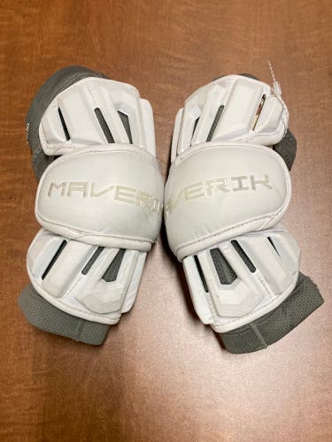 Medium Youth Maverik Max Arm Pads (Used)