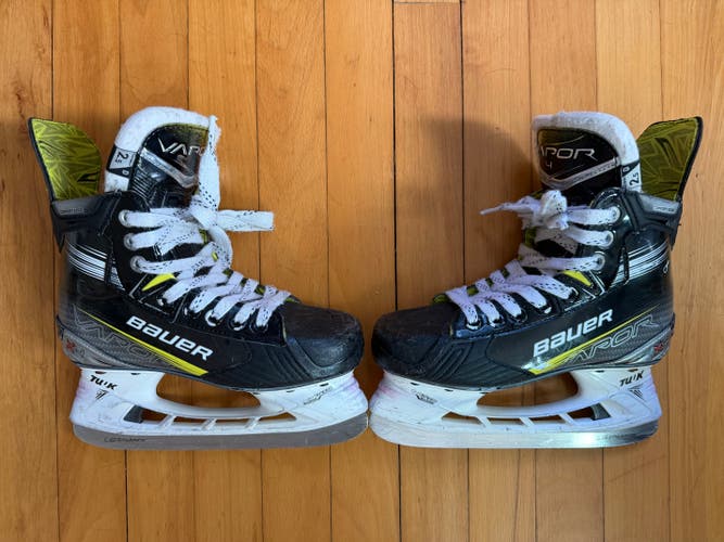 Black/Gray Bauer Vapor X4 Hockey Skates Regular Width Size 2.5 (Used)