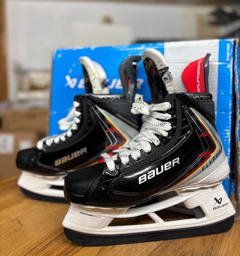 Bauer Vapor Flypro Hockey Skates -Senior Size 8 / Fit 1 (Like New)