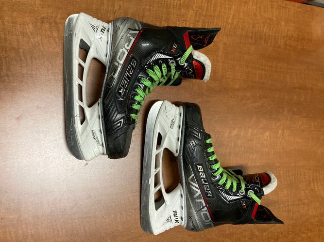 Senior Bauer Vapor 3X Hockey Skates Regular Width 7 (Used)