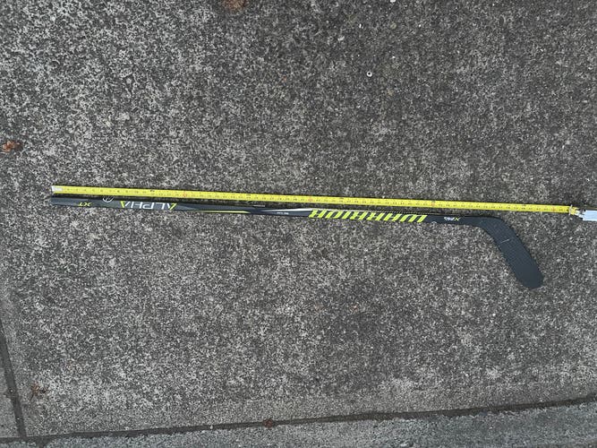 Senior Warrior Alpha QXT Pro Team Right Handed Hockey Stick W71 100 Flex Pro Stock (Used)