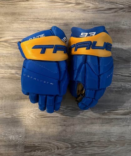 True Catalyst 9x Gloves 13" Pro Stock (Used)