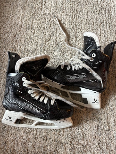 Junior Bauer Supreme M50 Pro Hockey Skates Regular Width Size 2 (Used)