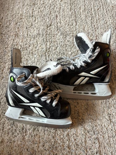 Youth Reebok 11K Pump Hockey Skates Regular Width 11.5 (Used)