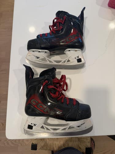 Black 2025 CCM JetSpeed FT890 Hockey Skates Regular Width Size 2 (Used)