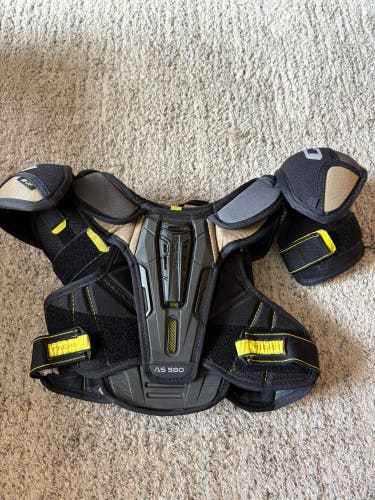 Small Junior CCM Tacks AS 580 Shoulder Pads (Used)