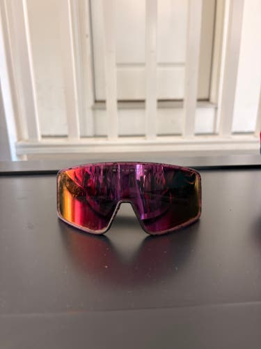 Unisex Medium Sunglasses (New)