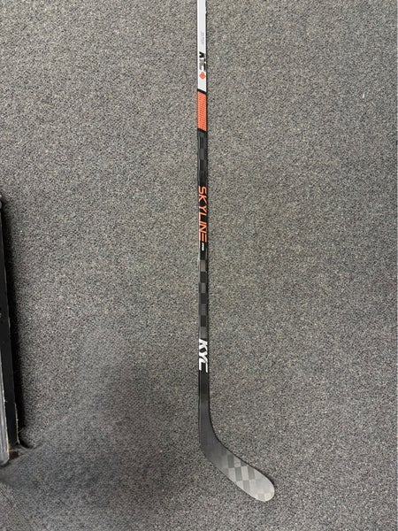 Intermediate Skyline Pro Right Handed Hockey Stick P28 55 Flex (New)