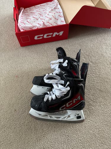2025 CCM JetSpeed FT870 Hockey Skates Regular Width Size 1 (Used)