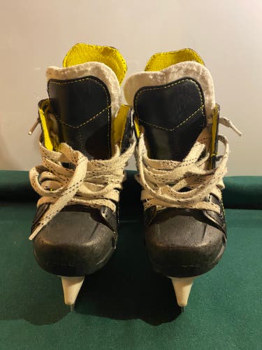 Black CCM Hockey Skates Regular Width 10 (Used)