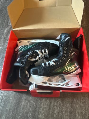 Green 2023 CCM JetSpeed FT6 Pro Hockey Skates Regular Width 7.5 (New)