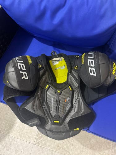Large Intermediate Bauer Supreme Mach Shoulder Pads (Used)