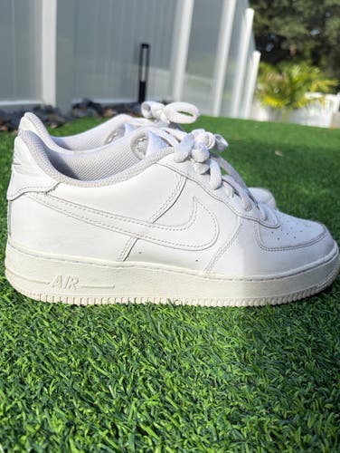 White Unisex Size M 7.0 (W 8.0) Youth Nike Air Force 1 Shoes (Used)
