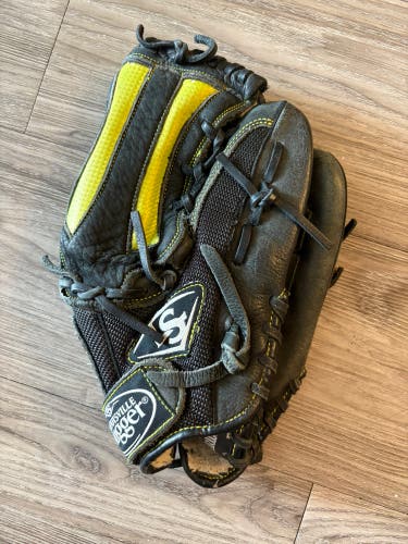 Louisville Slugger RH Baseball Glove 12" (Used)