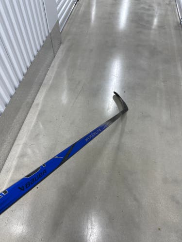 Senior Bauer Vapor Hyperlite 2 Right Handed Hockey Stick P28M 82 Flex Pro Stock (Used)