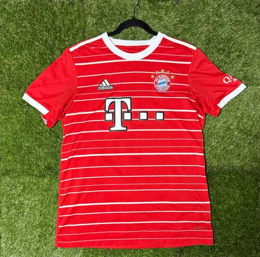 FC Bayern Munich 22/23 Home Soccer authentic Men’s Medium