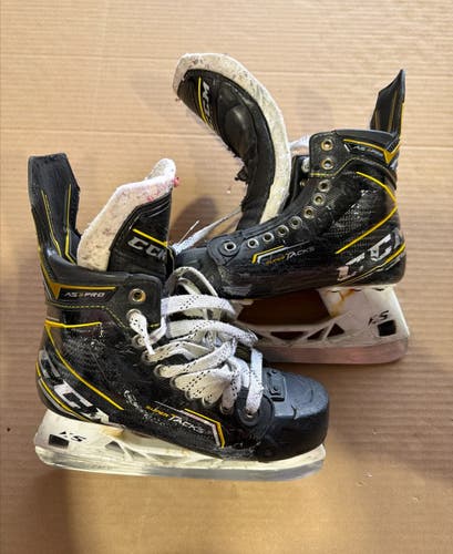 Intermediate CCM Super Tacks AS3 Pro Hockey Skates | Size 6.5
