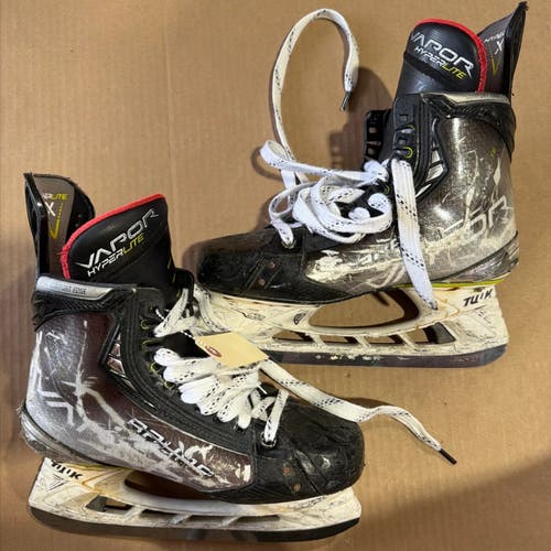 Senior Bauer Vapor Hyperlite Hockey Skates 8 (Used)
