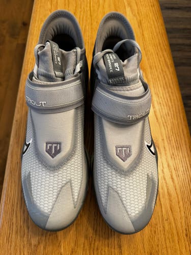 Men's Size M 10.5 (W 11.5) Nike Trout High Top (New)