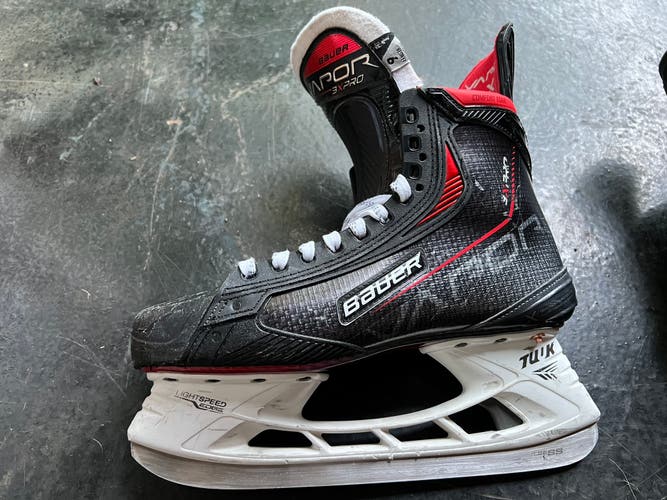 2021 Bauer Vapor 3X Pro Hockey Skates Regular Width 9 (Used)