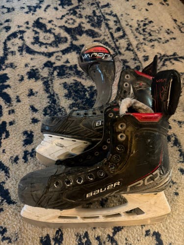 Black 2021 Bauer Vapor 3X Hockey Skates Regular Width 10 (Used)