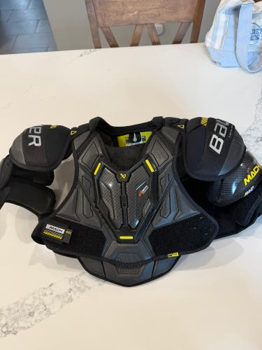 Medium Intermediate Bauer Supreme Mach Shoulder Pads (New)