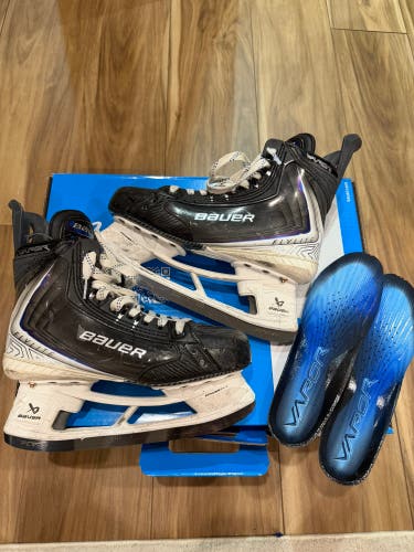 2025 Bauer Vapor Flylite Hockey Skates Regular Width Size 5.5 (Used)