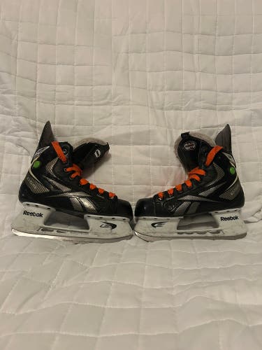 2009 Reebok 9K Pump Hockey Skates Size 3 (Used)