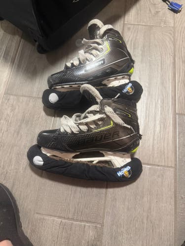 Bauer Elite Hockey Goalie Skates Size 5.5 (Used)