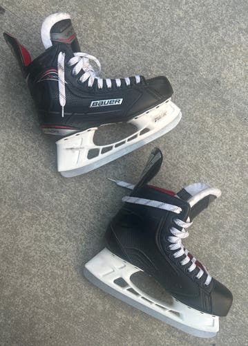 Black 2017 Bauer Vapor X400 Hockey Skates Regular Width 8.5 (Used)