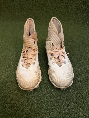 Under Armour Highlight Franchise Football Cleats (11400)