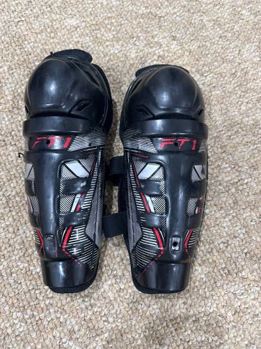Youth CCM JetSpeed FT1 9" Shin Pads (Used)