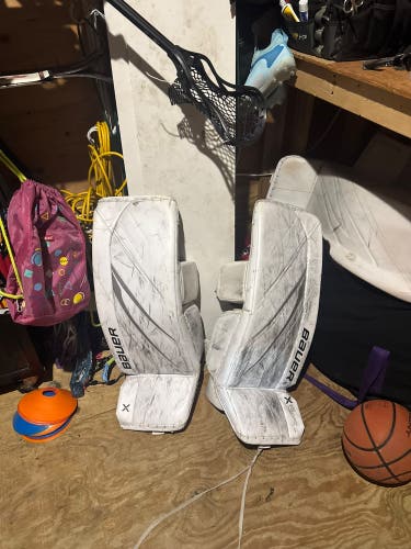 Medium Bauer Vapor X5 Pro Goalie Leg Pads (Used)